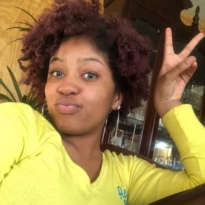 Meet your Posher, Danielle